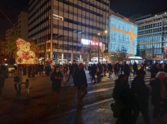 Πλημμύρισε το Σύνταγμα: Άκουσαν για νέο σκληρό lockdown και ξεχύθηκαν στους δρόμους