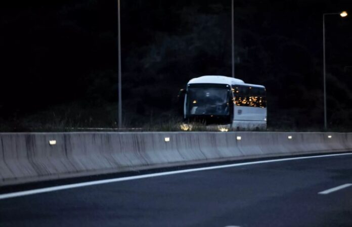 Πανικός σε λεωφορείο με θάνατο γυναίκας