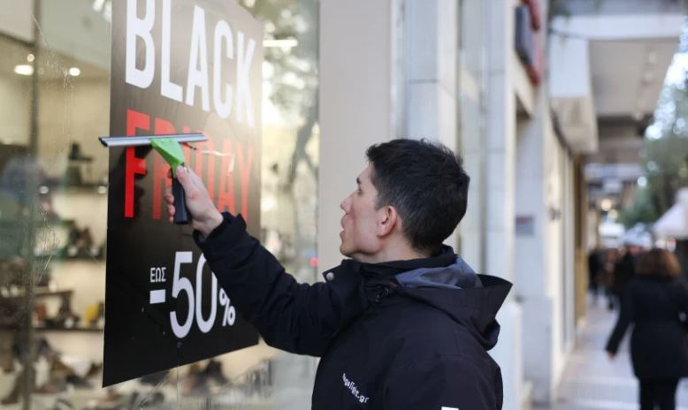 Έρχεται η Black Friday – Ποιες Κυριακές θα είναι ανοιχτά τα μαγαζιά