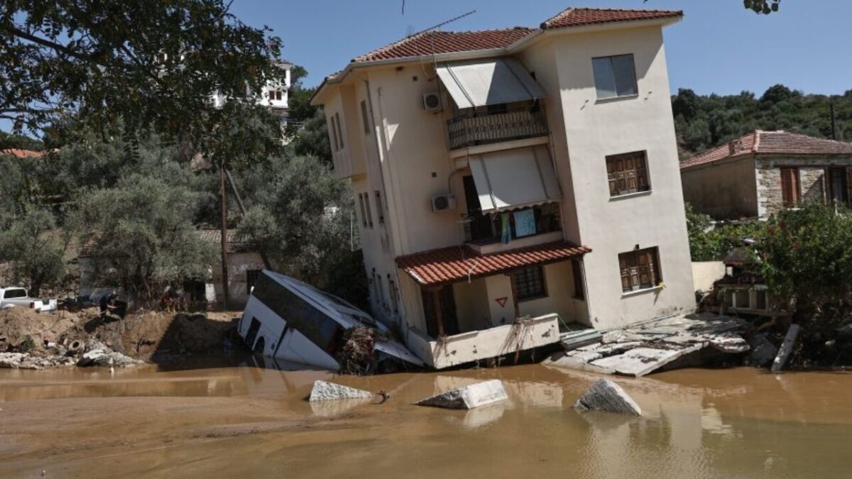 «Πρέπει να μετακομίσουν, έχει βρεθεί χώρος»: Ο Ευθύμιος Λέκκας είπε αυτό που φοβόμασταν όλοι για την κακοκαιρία