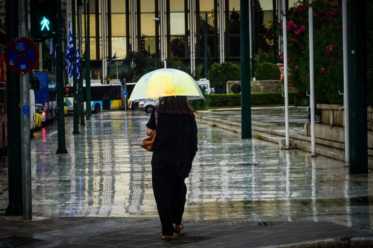 Έρχεται επιδείνωση εξπρές που θα «χωρίσει» τη χώρα στα δύο: Πού θα δούμε βροχές, χαλάζι και χιόνια;