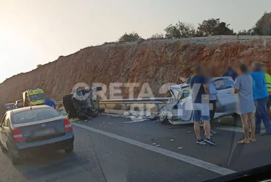 Θανατηφόρο τροχαίο στο Ηράκλειο: Φονική σύγκρουση οχημάτων, οκτώ τραυματίες μια νeκρή