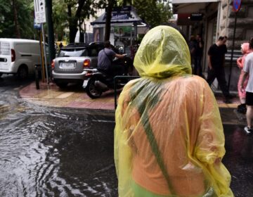 Κακοκαιρία Alexandros: Ήχησε το 112 σε Θεσσαλία, Φθιώτιδα, Εύβοια, Σποράδες -«Αποφύγετε τις μετακινήσεις»