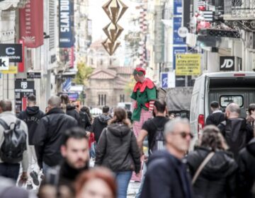 Παραμονή Χριστουγέννων: Τι ώρα κλείνουν μαγαζιά και σούπερ μάρκετ – Αναλυτικά το ωράριο λειτουργίας