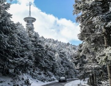 Χριστούγεννα με χιόνια – Που χιονίζει τώρα, που έχει κλείσει η κυκλοφορία