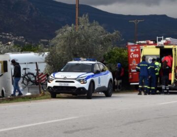 Φρικτό τροχαίο – Νεκροί αστυνομικός και η σύζυγός του – Έφυγε η μπαγκαζιέρα οχήματος και έπεσε πάνω τους ????