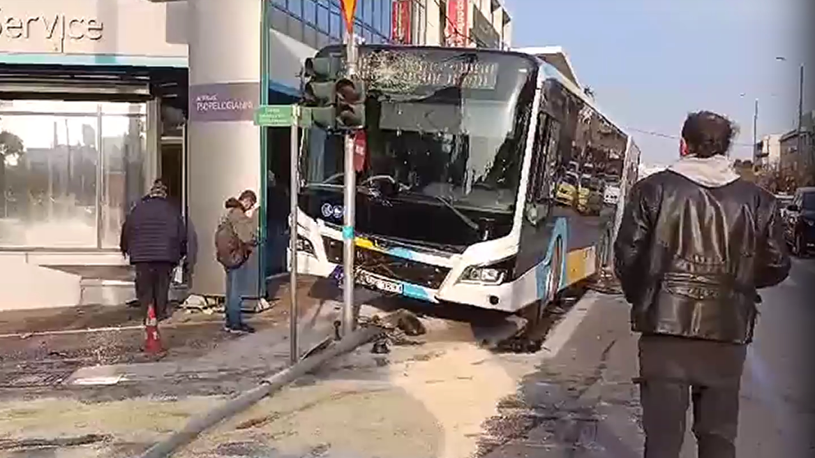 Τροχαίο με λεωφορείο με 20 επιβάτες