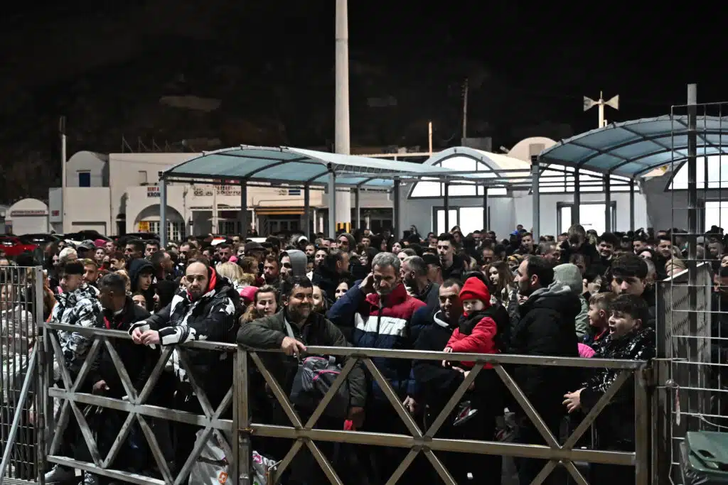 Πέντε δυνατοί σεισμοί σε λίγα λεπτά Σαντορίνη – Έρημοι οι δρόμοι στο νησί – «Κινδυνεύουν σπίτια»