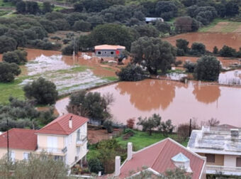 ΕΚΤΑΚΤΟ: «Πνίγονται» κάτω από το νερό Τώρα πασίγνωστα μεγάλα νησιά: Δρόμοι–ποτάμια, κάτοικοι απελπισμένοι δεν ξέρουν τι να κάνουν