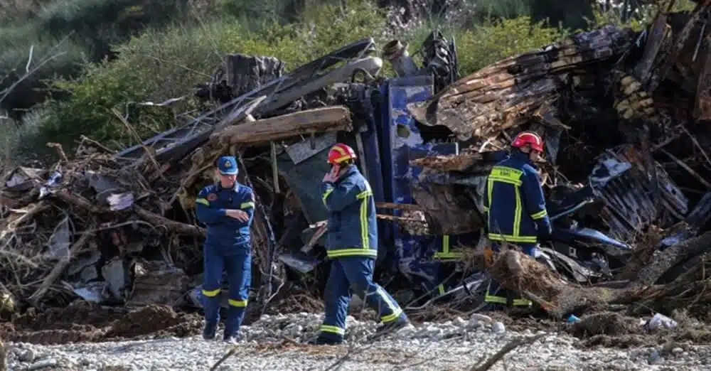 Τέμπη: Φρικιαστικά ντοκουμέντα από τα μπάζα – «Ενωμένο κινητό, λίπος, τζάμια και τριχωτό κεφαλής»