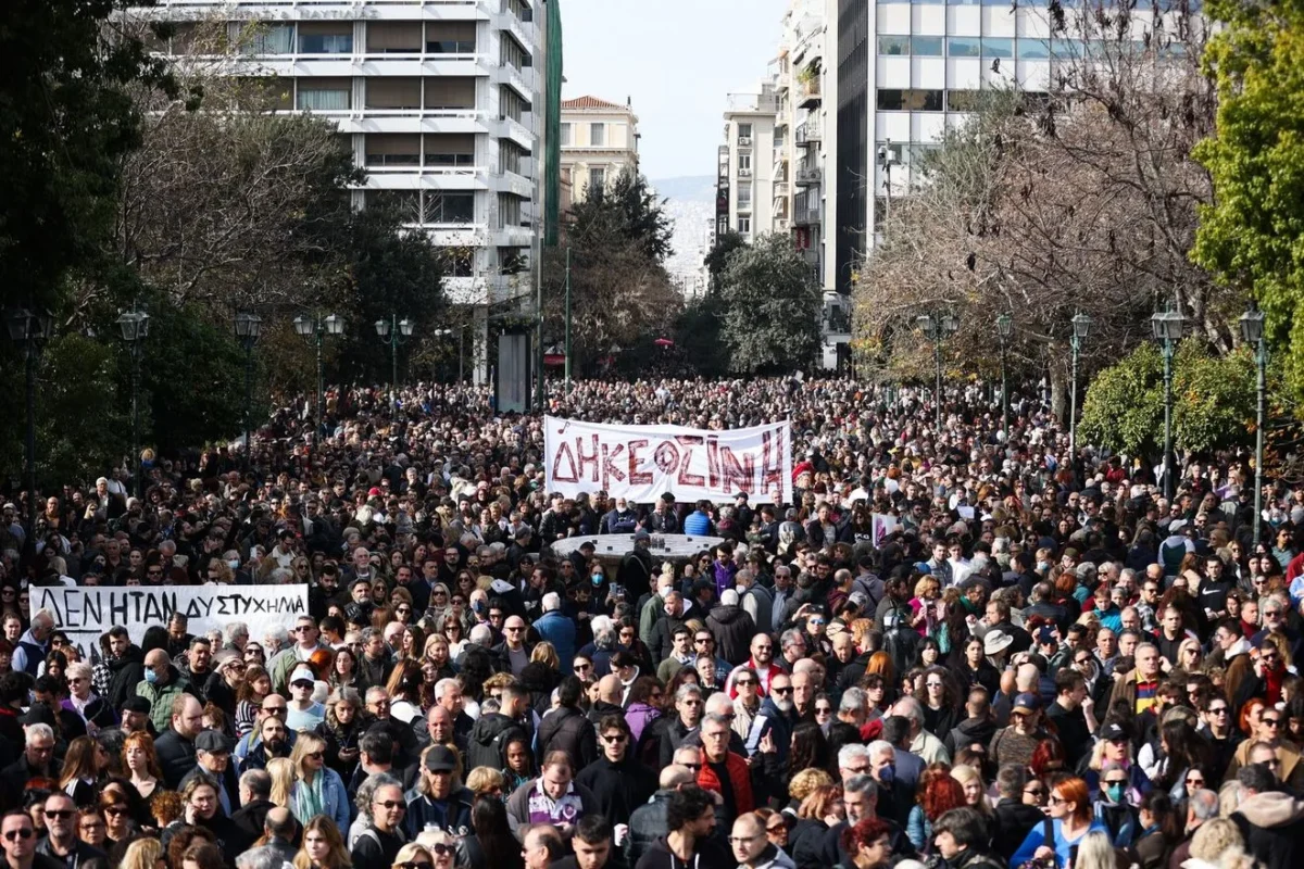 Απόψε το βράδυ πριν κοιμηθείς πες αυτήν την προσευχή για τις 57 ψυχές των Τεμπών που έφυγαν άδικα