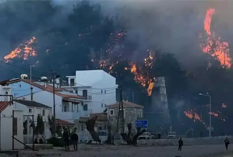 Φωτιά τώρα σε ελληνικό νησί: Καίγεται δασική έκταση – Μεγάλη επιχείρηση της πυροσβεστικής