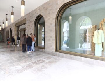 Εντυπωσιασμένη όλη η Αθήνα με το Zara των 6.000 τ.μ. – Εικόνες και βίντεο από το ιστορικό Μινιόν που άνοιξε ξανα 20 χρόνια μετά
